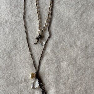 Elegant Pearl and Crystal Necklace